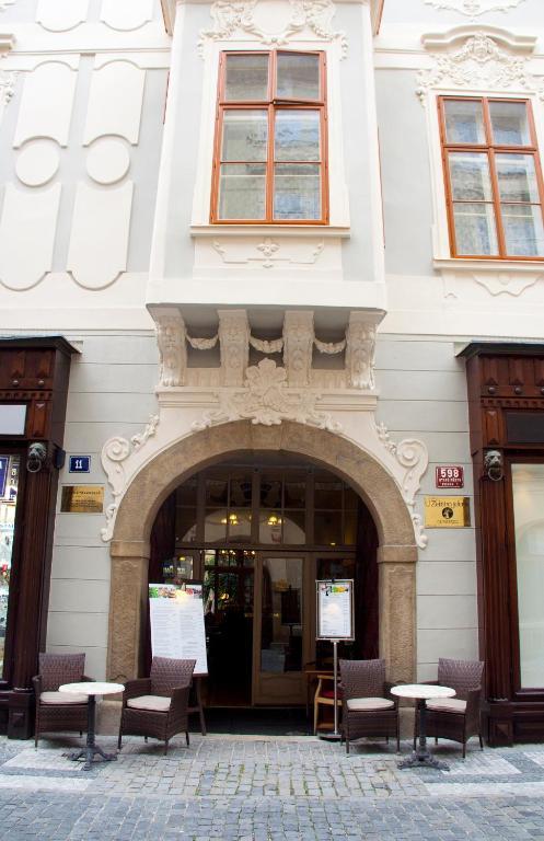 Hotel U Zlateho Jelena Prag Exterior foto